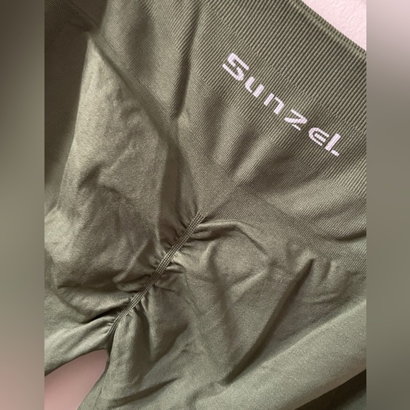 Sunzel “Scrunch Butt Lifting Leggings - Picture 3 of 7